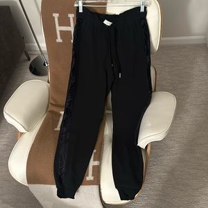 Lulu Lemon Special Edition black w/ velvet stripe. SZ 4 w/ Rip Tag never worn